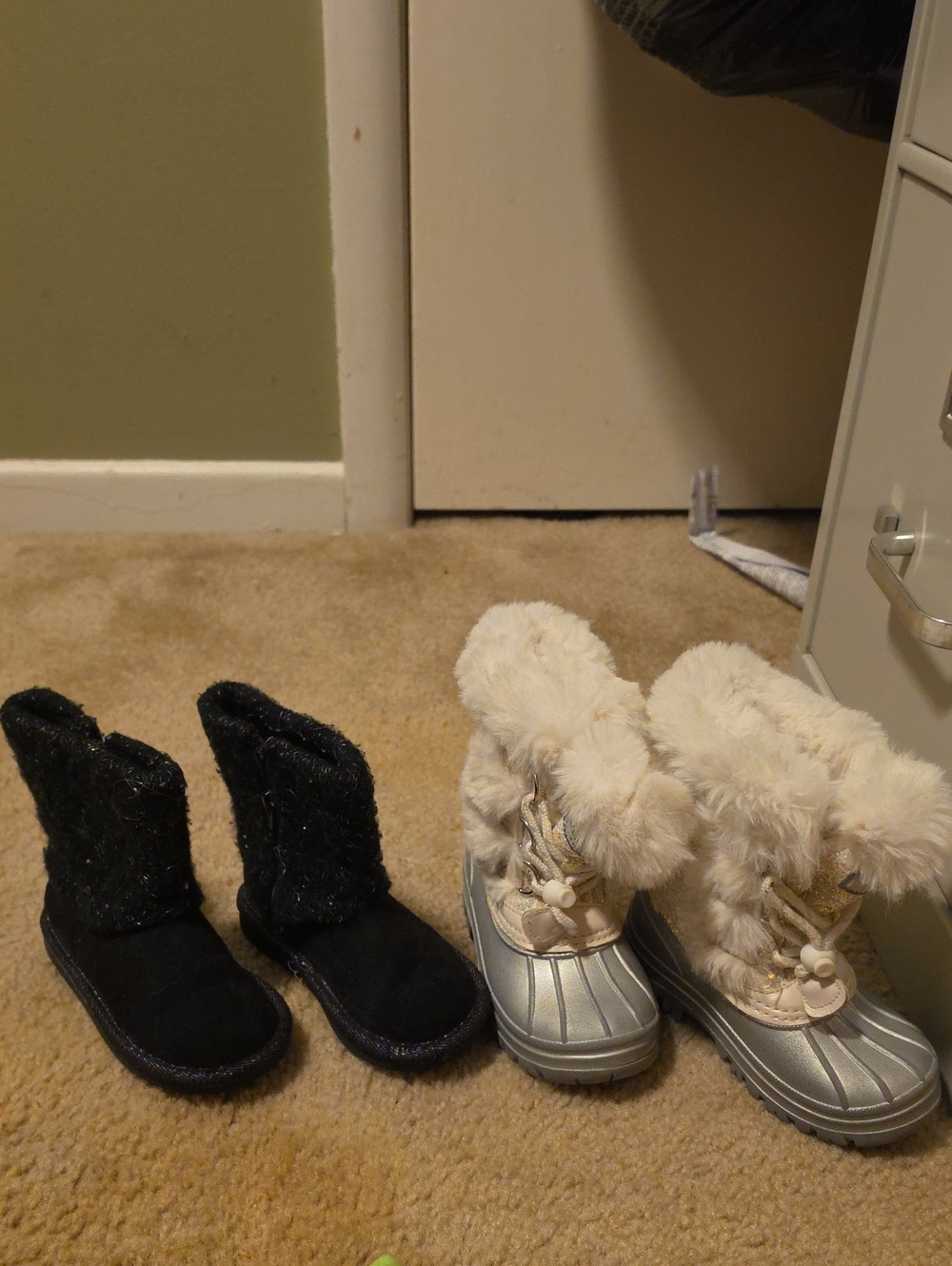 London Fog Kids Faux Fur Winter Boots in Cream and Black